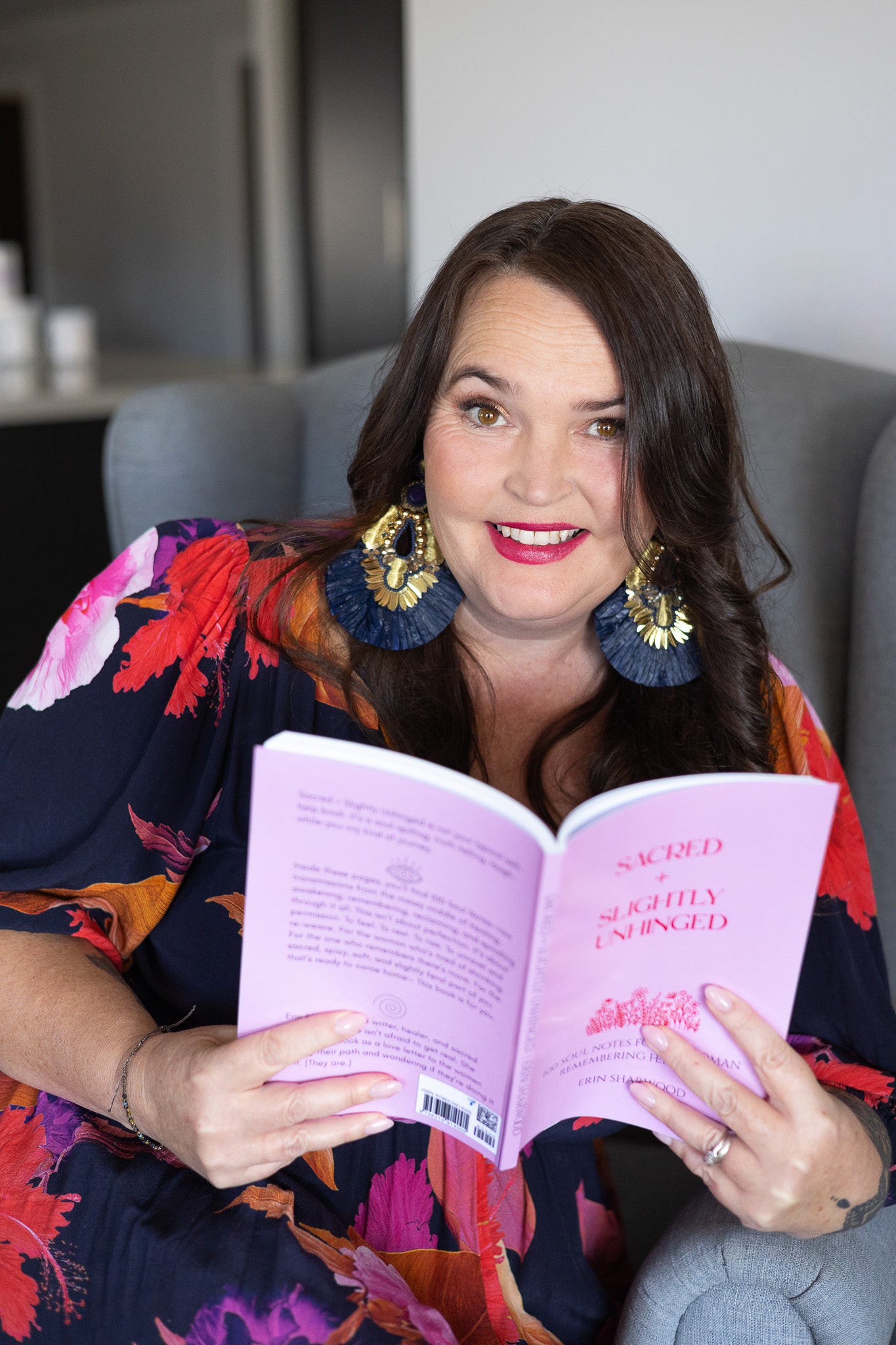 Sacred and Slightly Unhinged- 100 Soul Notes for the Woman Remembering Her Magic